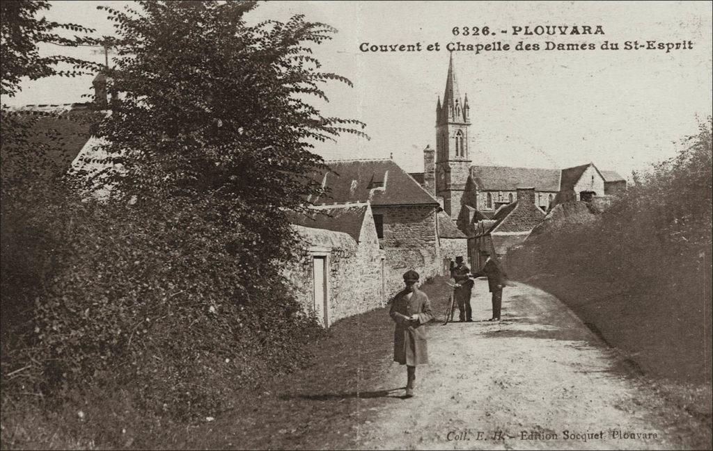 Couvent et chapelle des Dames du Saint-Esprit sur la commune de Plouvara au début des années 1900.