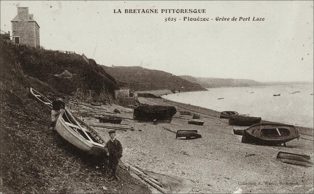 La grève du port Lazo sur la commune de Plouézec au début des années 1900.