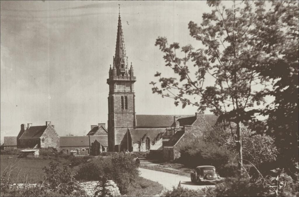 L'église Saint-Brandan et le bourg de Saint-Brandan au début des années 1900.