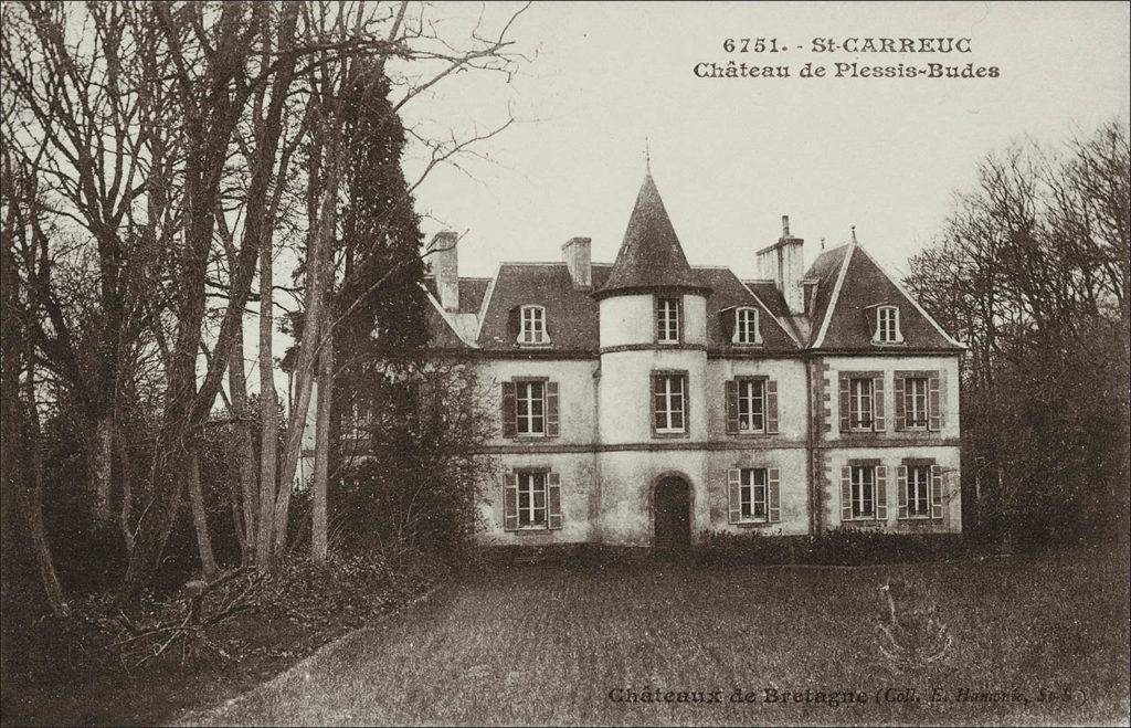 Le château de Plessis-Budes sur la commune de Saint-Carreuc au début des années 1900.