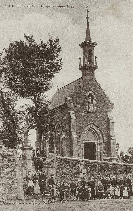 La chapelle Sainte-Anne sur la commune de Saint-Gilles-des-Bois au début des années 1900.