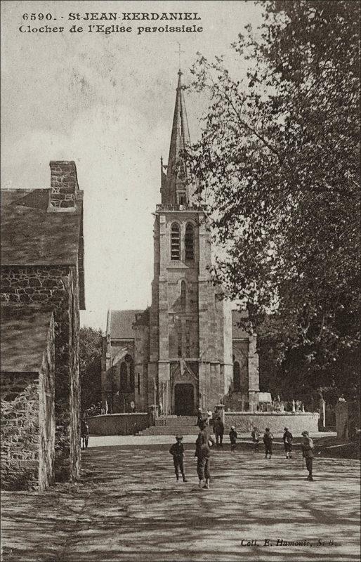 L'église Saint-Jean-Baptiste sur la commune de Saint-Jean-Kerdaniel au début des années 1900.