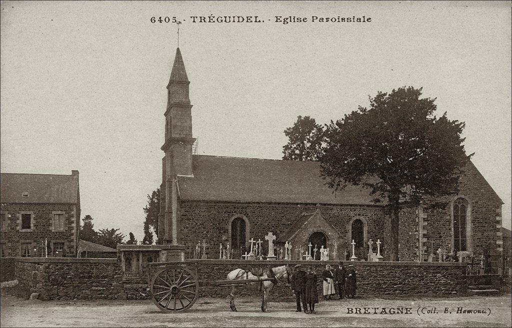L'église Saint-Gwenaël sur la commune de Tréguidel au début des années 1900.