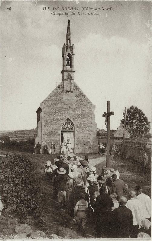 La chapelle de Keranroux sur l'Île de Bréhat au début des années 1900.