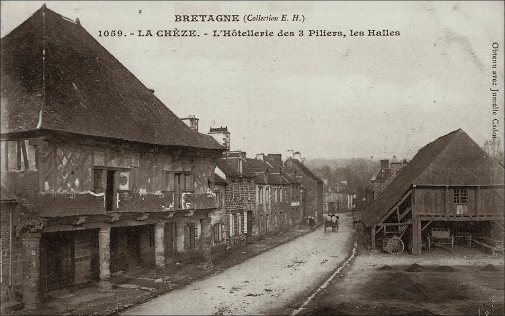 Vue du bourg de la commune de La Chèze au début des années 1900.