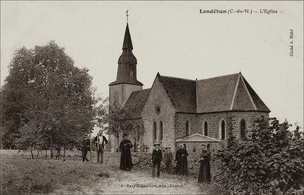 L'église Saint Guihen sur la commune de Landéhen au début des années 1900.