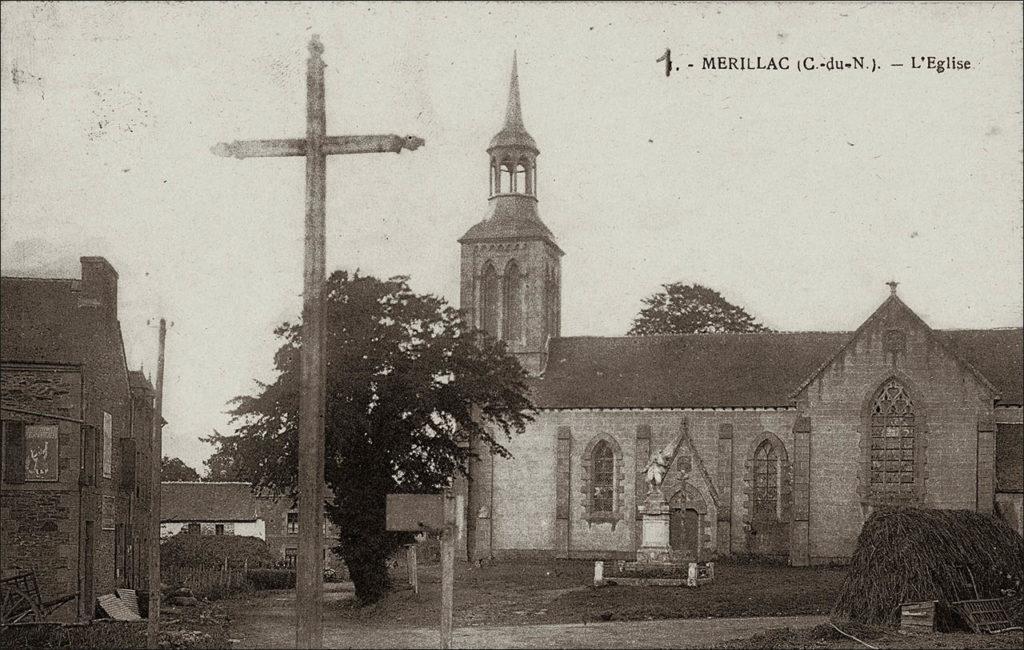 L'église Saint-Pierre dans le bourg de la commune de Mérillac au début des années 1900.