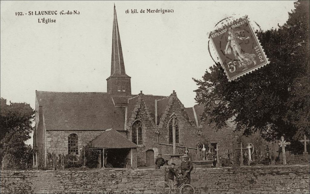 L'église Sainte-Léonore dans la commune de Saint-Launeuc au début des années 1900.