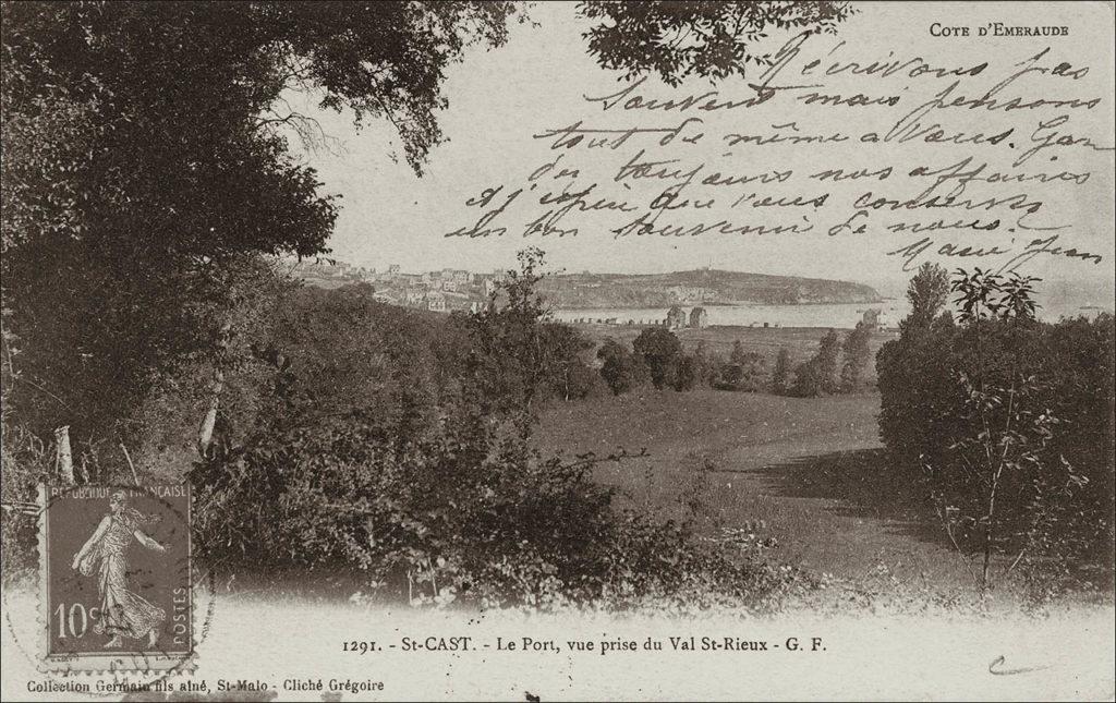 Vue genérale de la commune de Saint-Rieul au début des années 1900.
