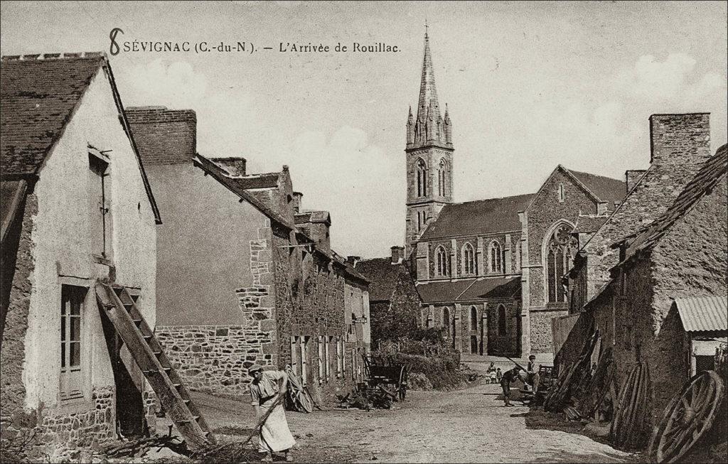Le bourg de Sévignac en arrivant par la route de Rouillac au début des années 1900.