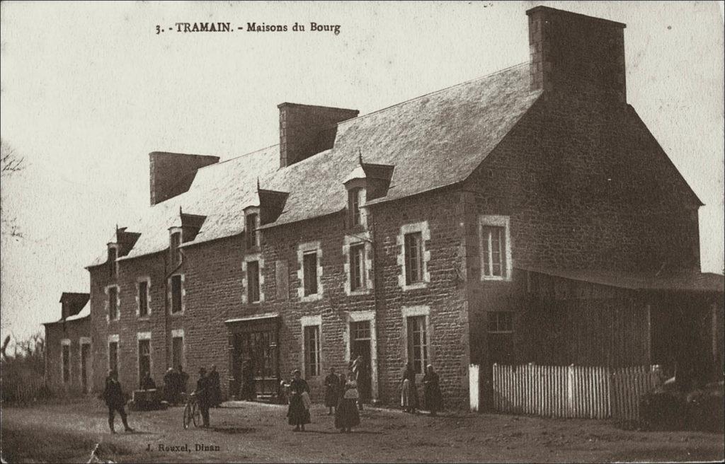 Quelques maisons du bourg de Tramain au début des années 1900.