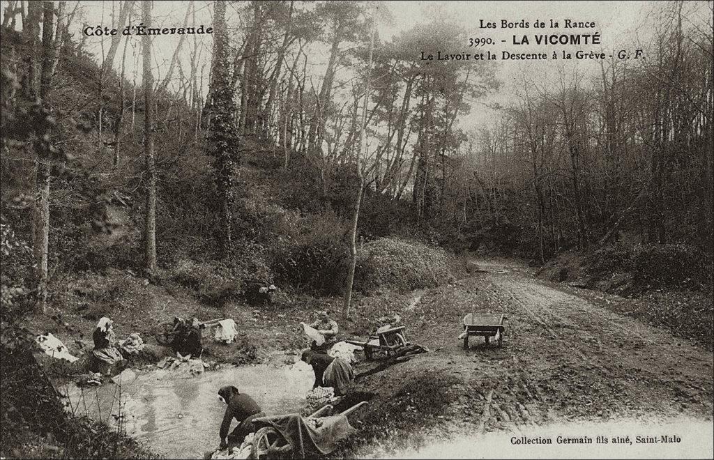 Le lavoir sur la commune de La Vicomté-sur-Rance au début des années 1900.