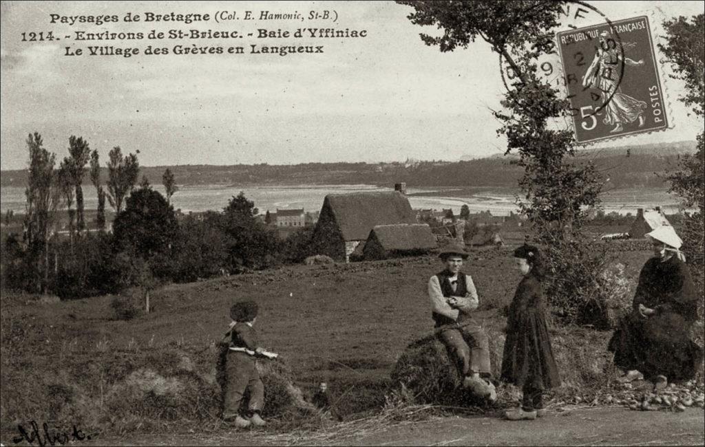 Le village des Grèves sur la commune de Langueux au début des années 1900.