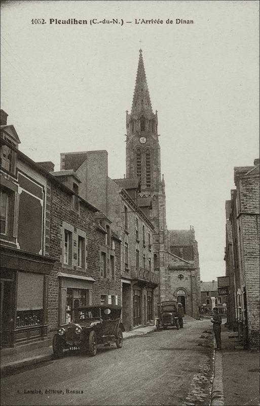 Le bourg de Pleudihen-sur-Rance au début des années 1900.
