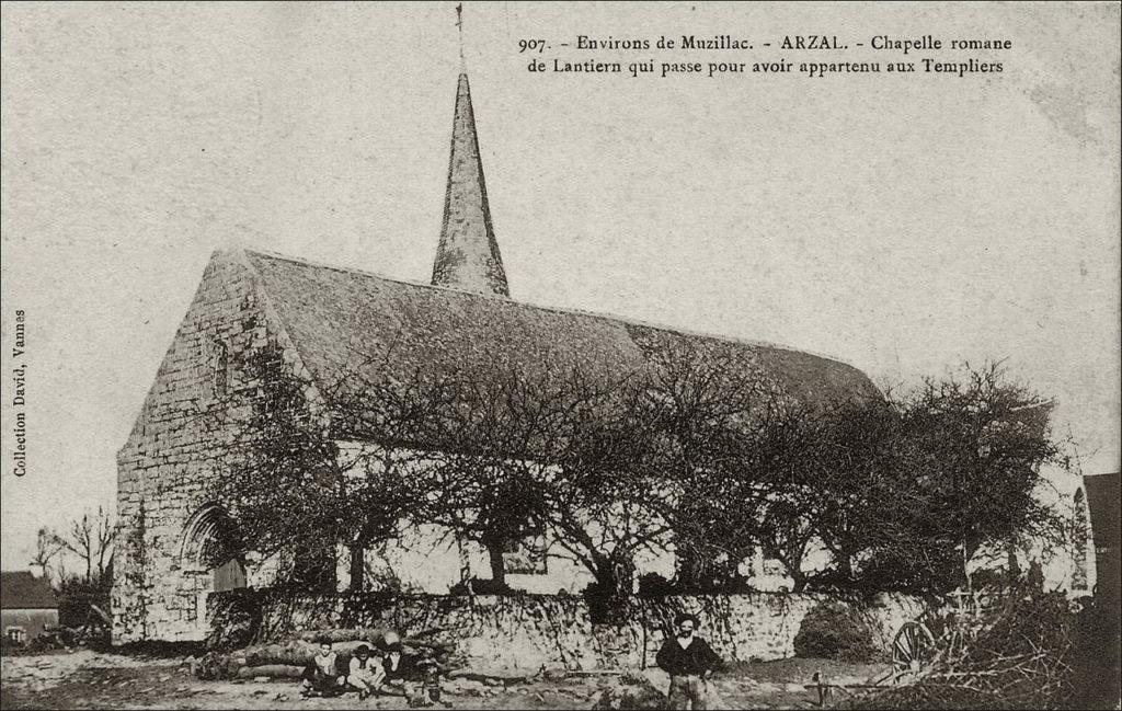 La chapelle Saint-Jean-Baptiste de Lantiern sur la commune d'Arzal au début des années 1900.