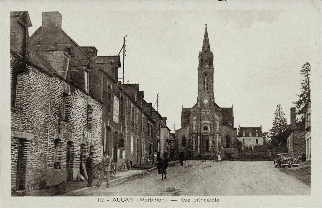 L'église Saint-Marc-Saint-Joseph dans le bourg d'Augan au début des années 1900.