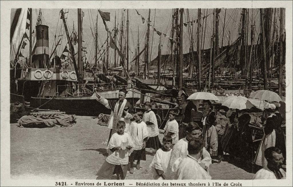 Bénédiction des thoniers sur l'Île de Groix au début des années 1900.