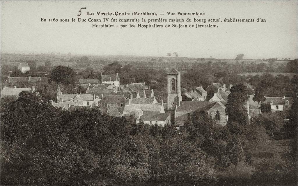 Vue générale de La Vrai-Croix avec l'église Saint-Isidore au début des années 1900.