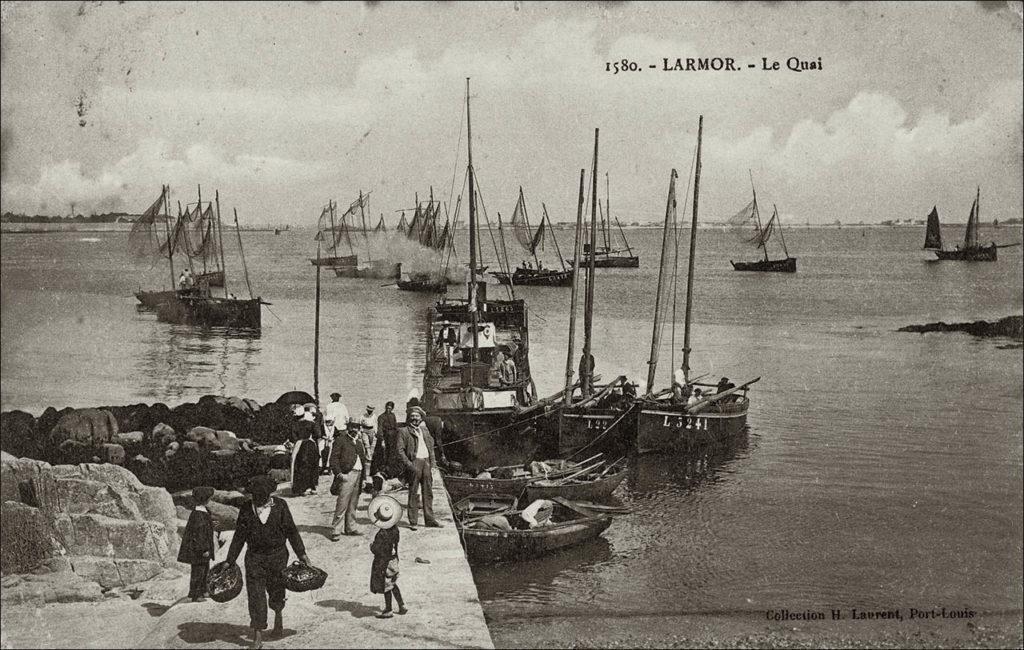 La flottille et le quai de Larmor-Plage au début des années 1900.
