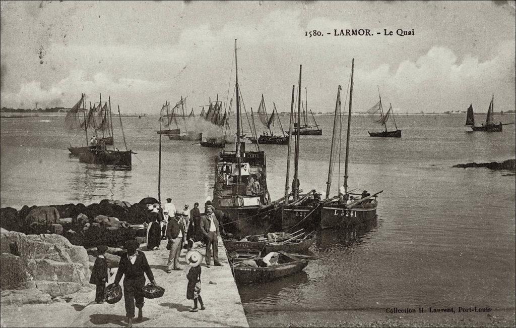 La flottille et le quai de Larmor-Plage au début des années 1900.