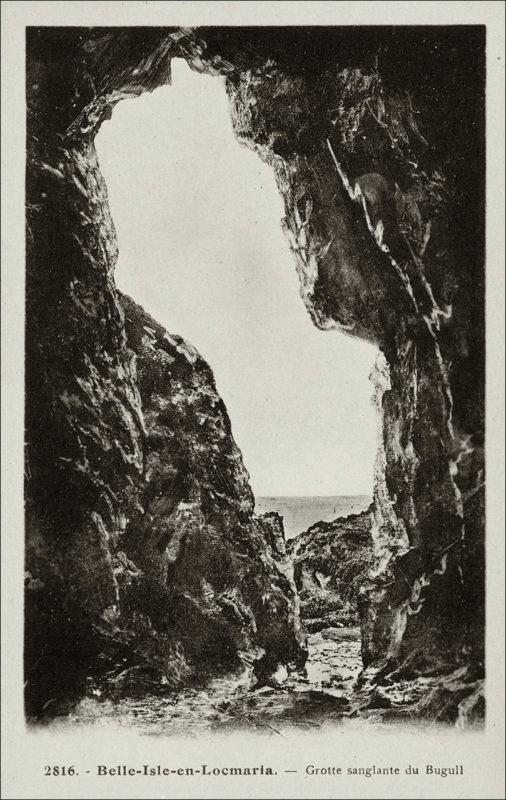 La grotte sanglante du Bugull sur la commune de Locmaria à Belle-Île-en-Mer au début des années 1900.