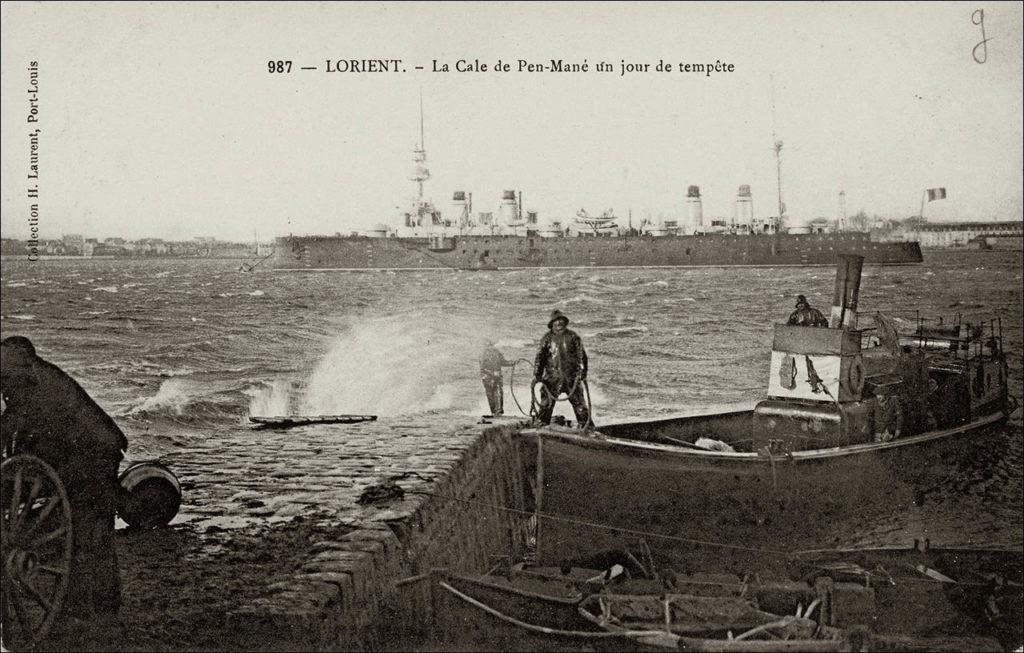 La cale de Pen-Mané un jour de tempête à Locmiquélic au début des années 1900.