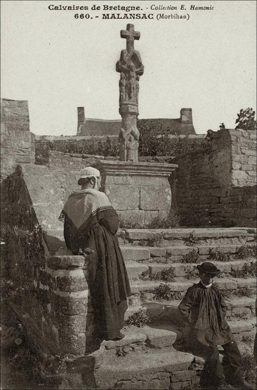 Le calvaire de Malansac au début des années 1900.