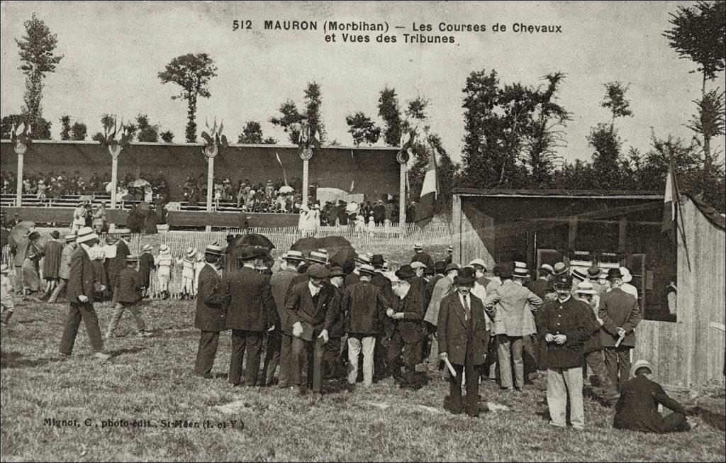 Le champ de courses sur la commune de Mauron au début des années 1900.