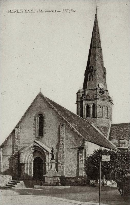 L'église Notre-Dame-de-Joie dans le bourg de Merlevenez au début des années 1900.