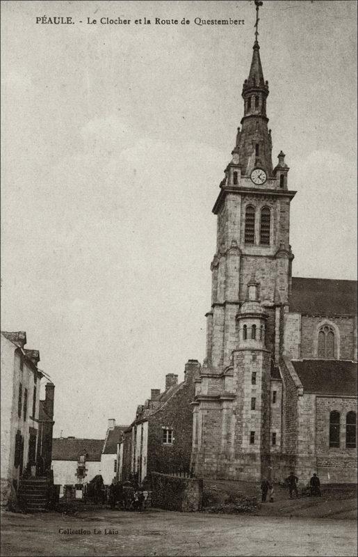 L'église Saint-Gaudence dans le bourg de Péaule du début des années 1900.