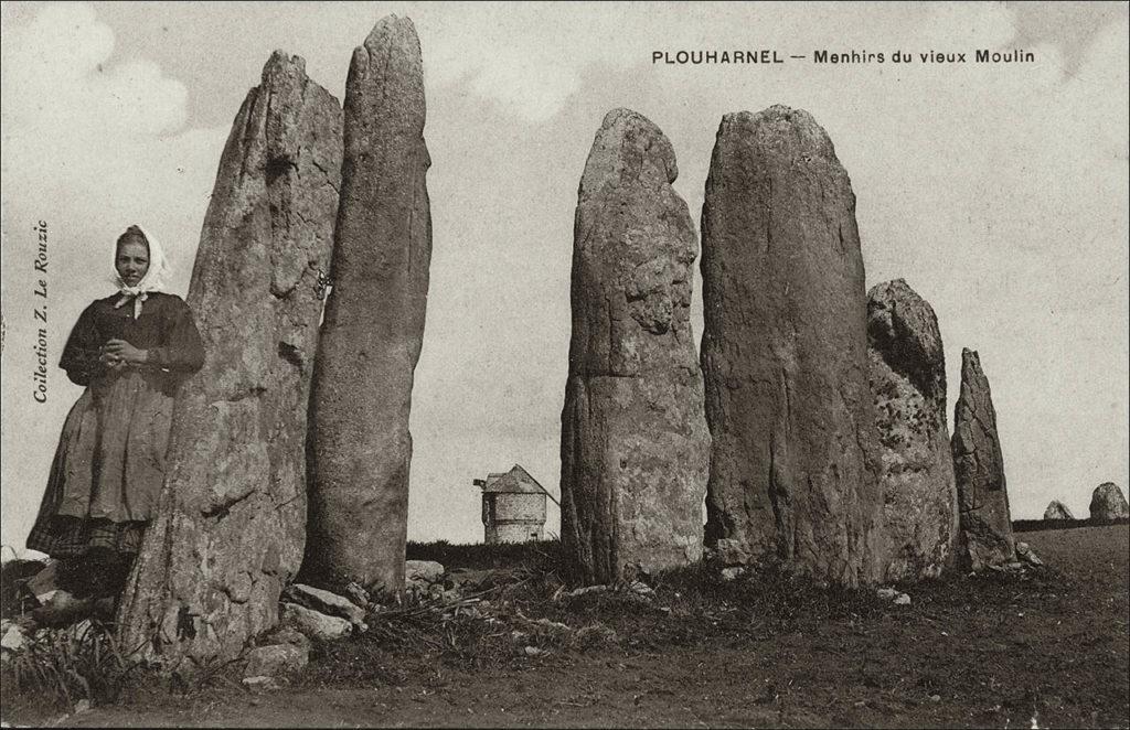 Les menhirs du vieux Moulin sur la commune de Plouharnel au début des années 1900.