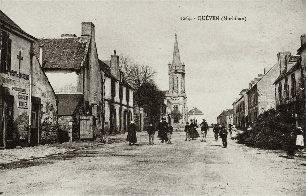 Le clocher de l'église Saint-Pierre-et-Saint-Paul du bourg de Quéven au début des années 1900.