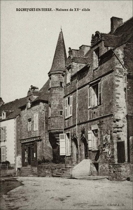 Maisons du XVe siècle dans le bourg de Rochefort-en-Terre au début des années 1900.