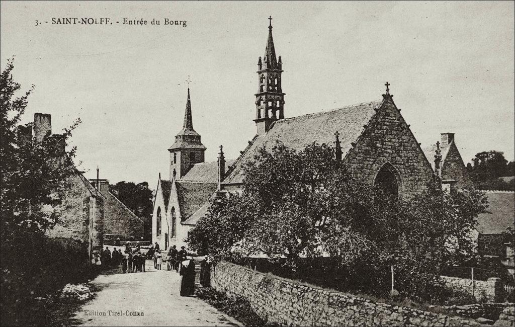 La chapelle Sainte-Anne à l'entrée du bourg de Saint-Nolff au début des années 1900.