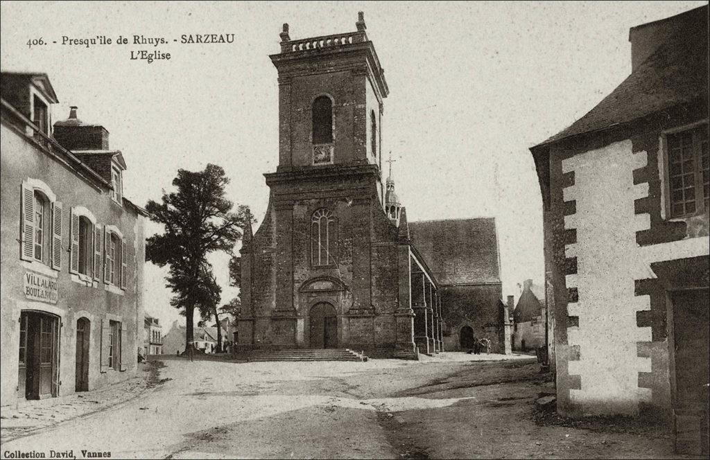 L'église Saint-Saturnin dans le bourg de la commune de Sarzeau au début des années 1900.
