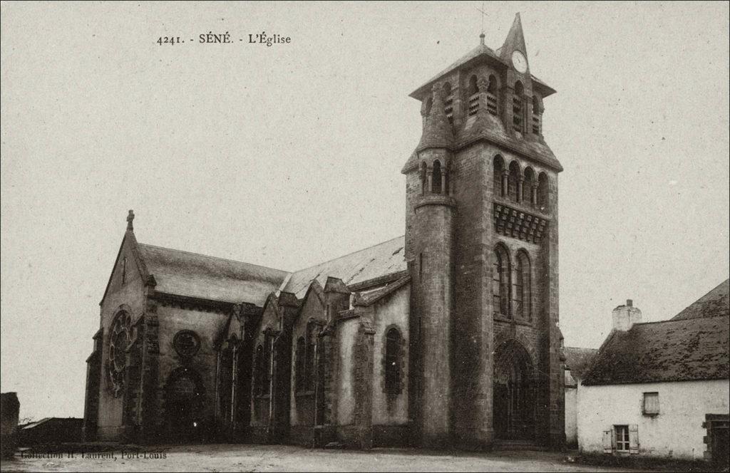 L'église Saint-Patern dans le bourg de Séné au début des années 1900.