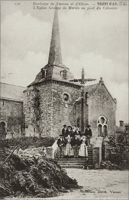 L'église Saint-Léon sur la commune de Treffléan au début des années 1900.