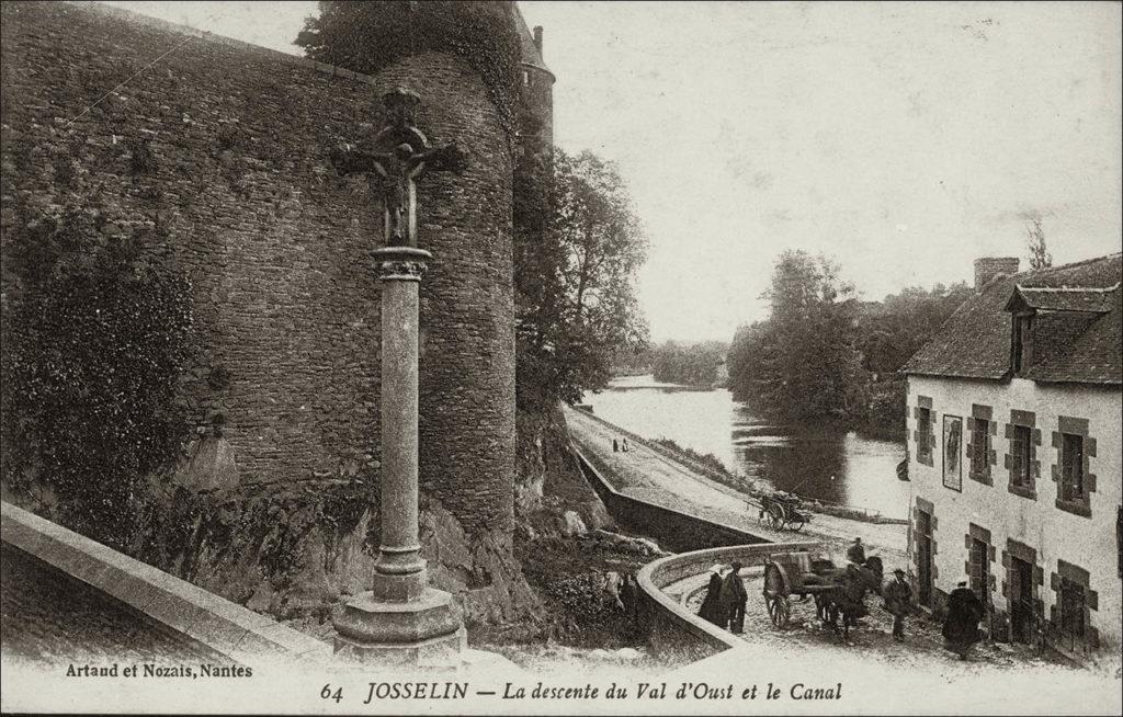 La descente de Val d'Oust et le canal au début des années 1900.