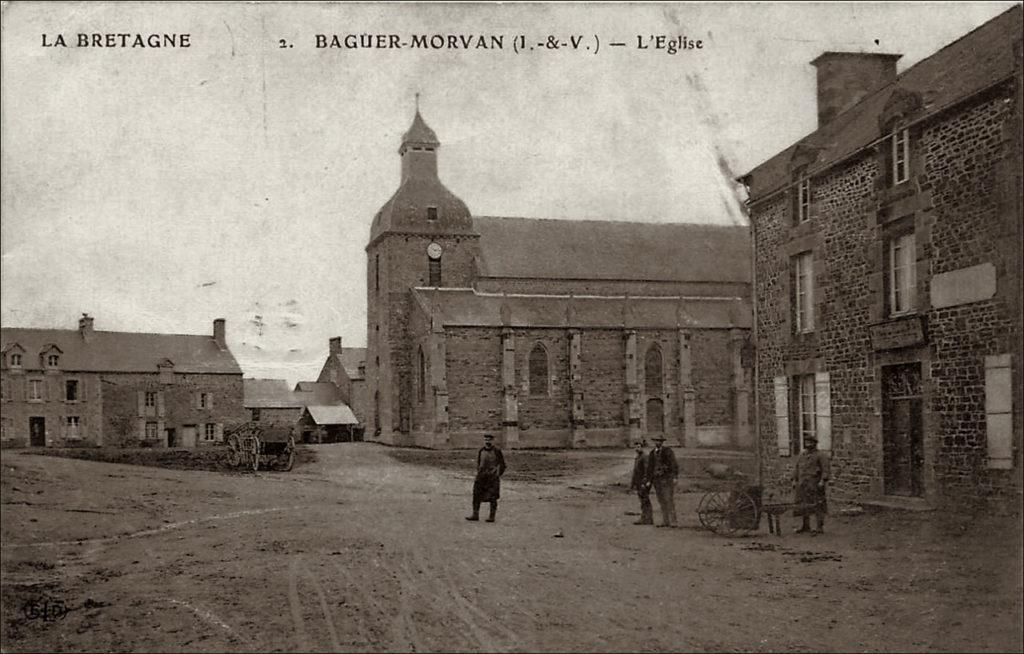 L'église Saint-Pierre-et-Saint-Paul dans le bourg de Baguer-Morvan au début des années 1900.