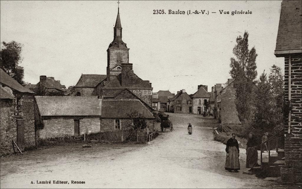 Le bourg et l'église Saint-Tugdual sur la commune de Baulon au début des années 1900.