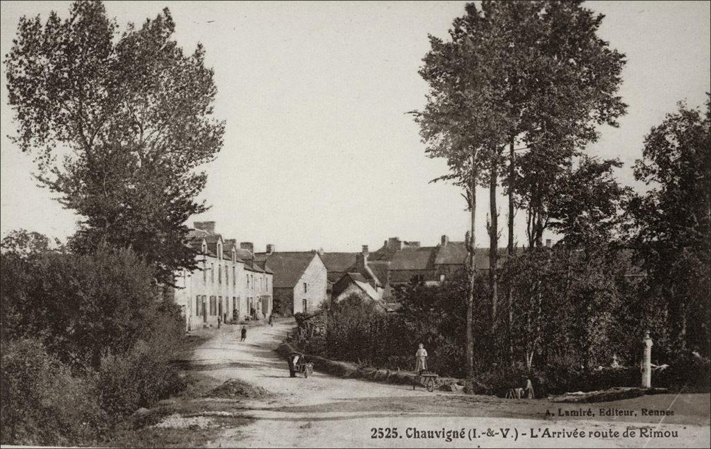L'entrée du bourg de Chauvigné au début des années 1900.