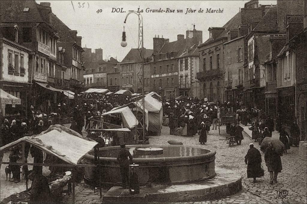 Dol-de-Bretagne un jour de marché au début des années 1900.