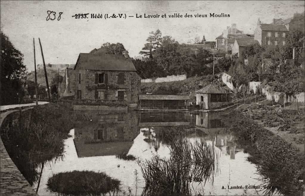 Le lavoir et la vallée des vieux moulins sur la commune d'Hédé-Bazouges au début des années 1900.