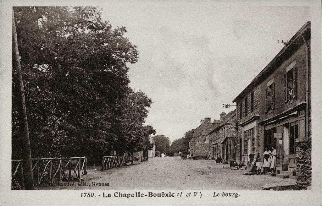 Vue générale du bourg de La Chapelle-Bouëxic au début des années 1900.