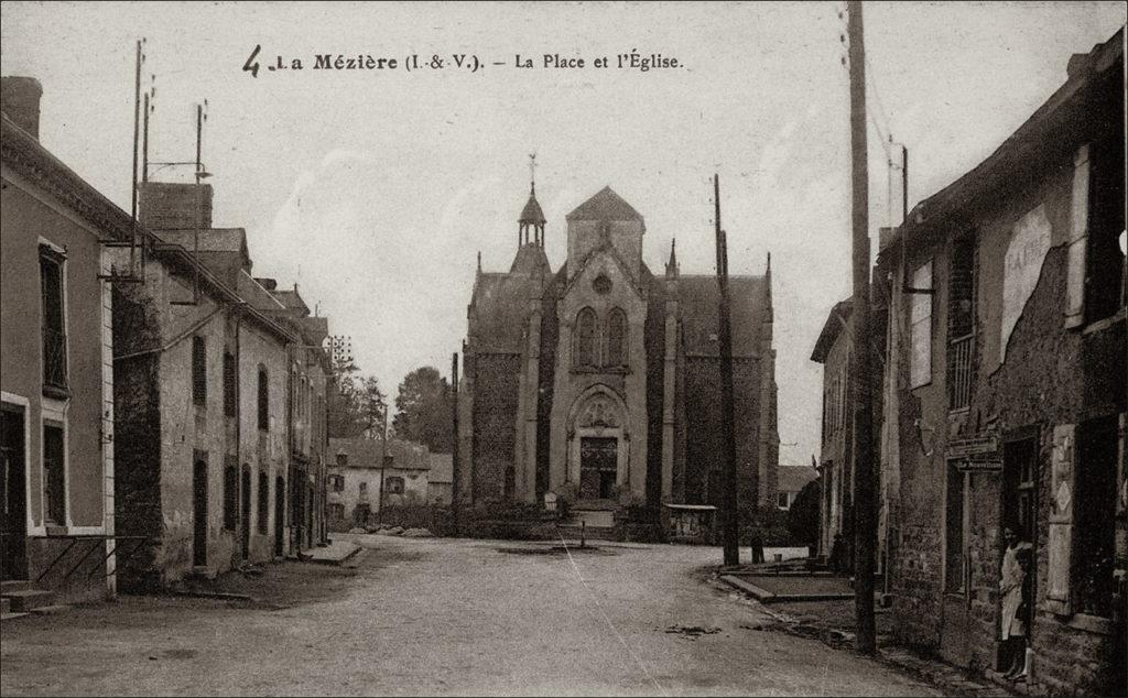 La place de l'église Saint-Martin dans le bourg La Mézière au début des années 1900.