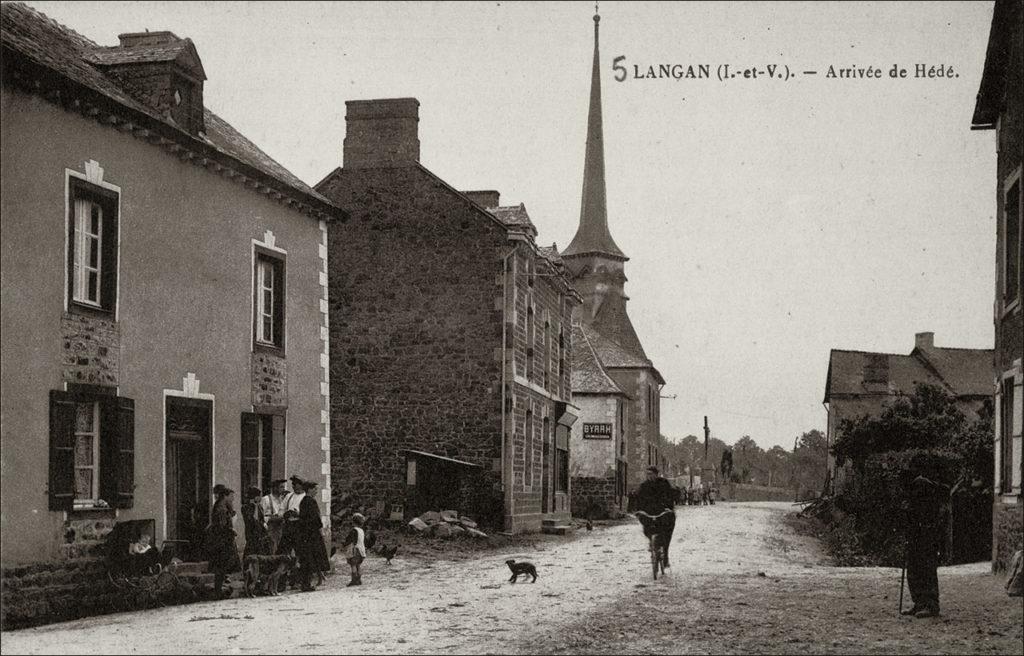 L'entrée dans le bourg de Langan au début des années 1900.