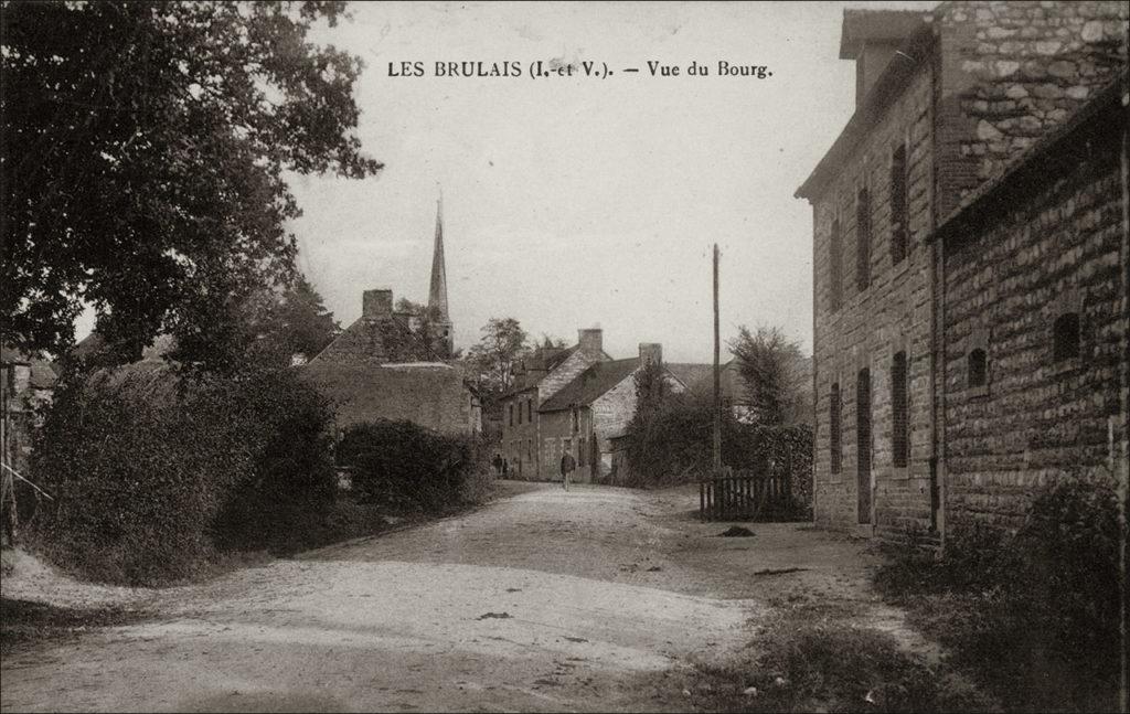 Vue du bourg de Les Brulais au début des années 1900.