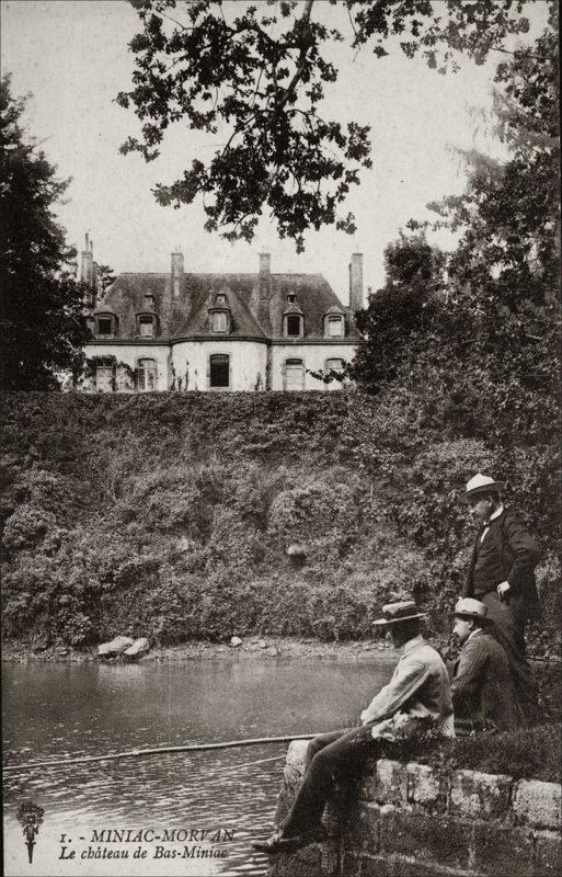 La château de Bas-Miniac sur la commune de Miniac-Morvan au début des années 1900.