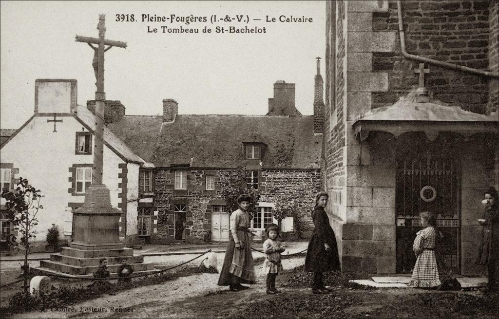 Le tombeau de Saint-Bachelot dans le bourg de Pleine-Fougères au début des années 1900.