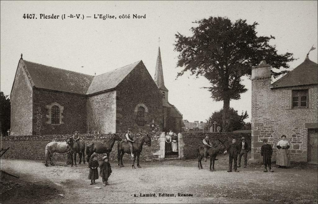 L'église paroissiale Saint-Martin-de-Tours dans le bourg de Plesder au début des années 1900.